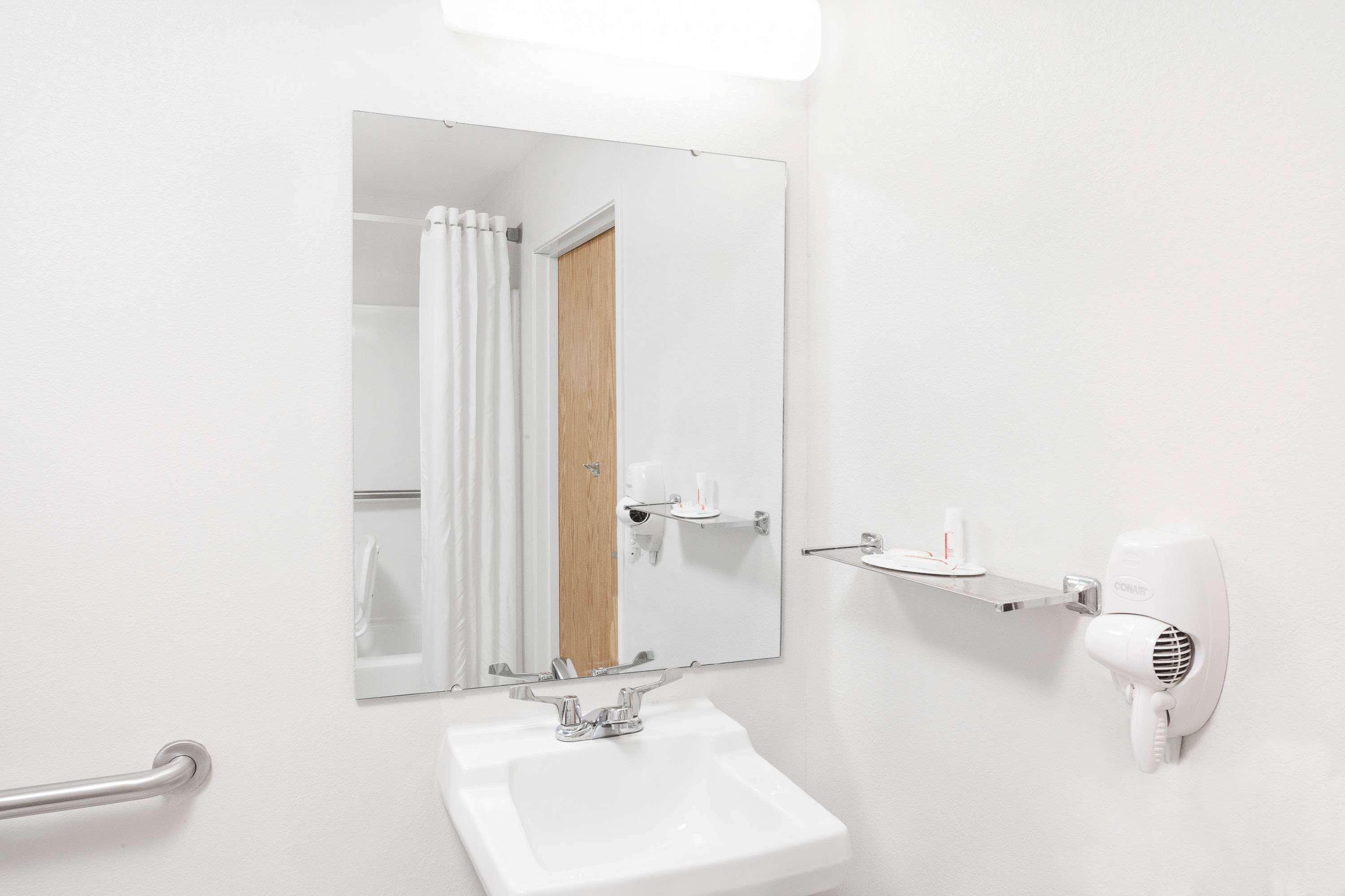 Super 8 By Wyndham Gas City Marion Area Extérieur photo