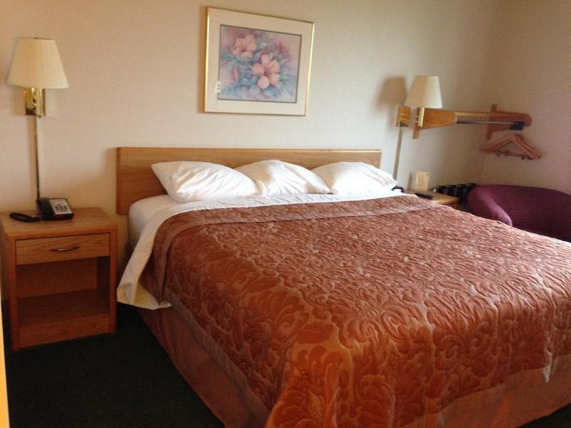 Super 8 By Wyndham Gas City Marion Area Extérieur photo