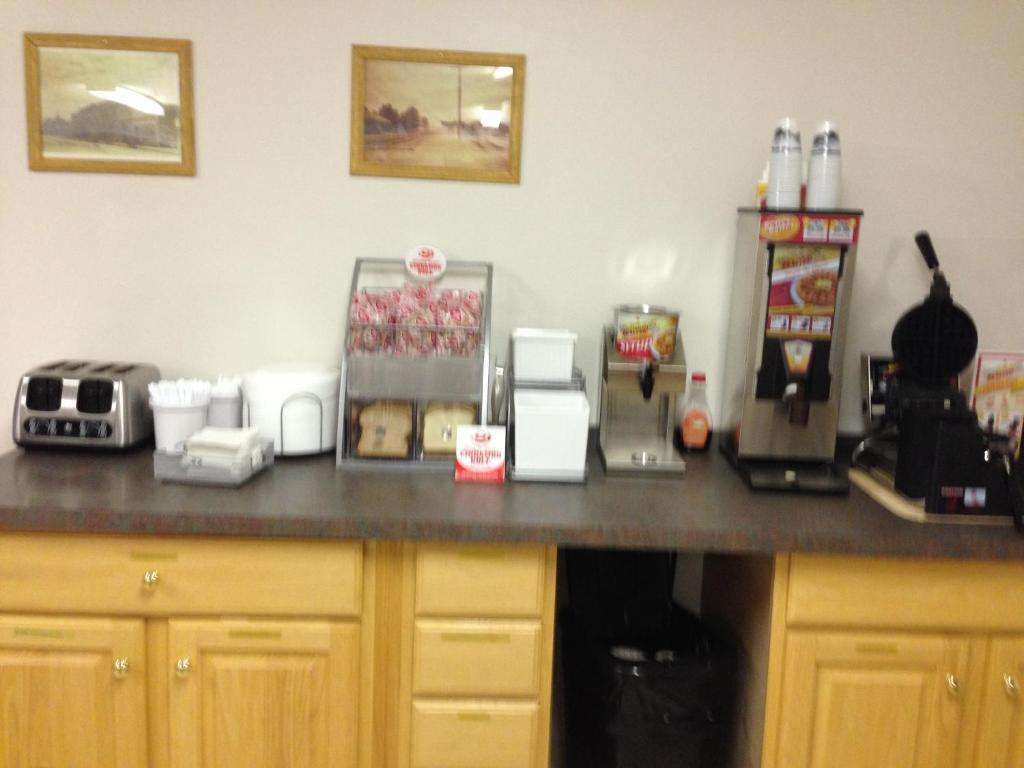 Super 8 By Wyndham Gas City Marion Area Extérieur photo