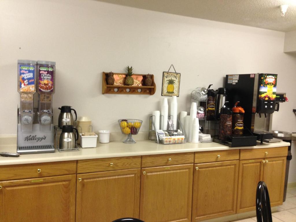 Super 8 By Wyndham Gas City Marion Area Extérieur photo
